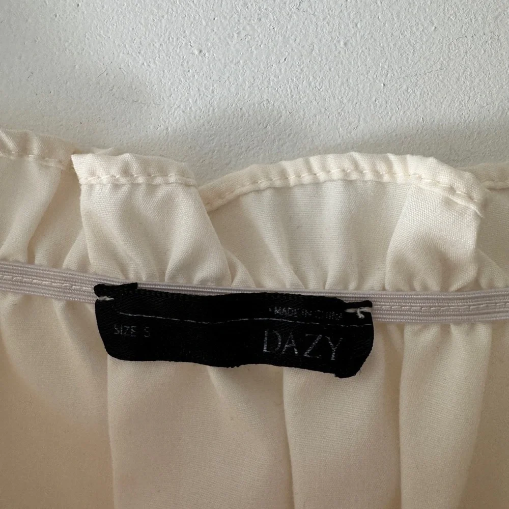 DAZY Cream Ruched Puff Sleeve‎ Blouse